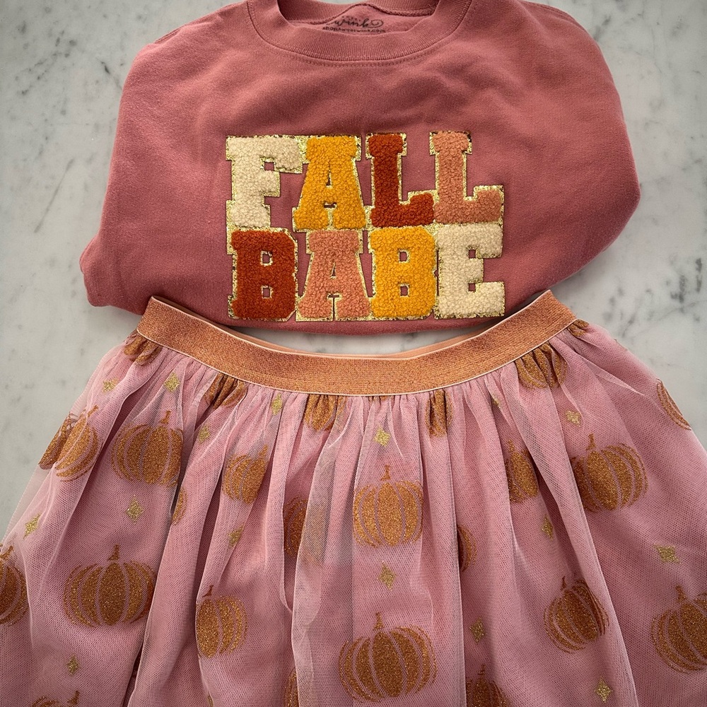 Wink sweatshirt and tulle skirt